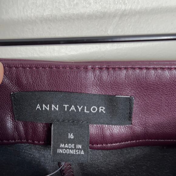 ANN TAYLOR The High Rise Eva Ankle Pant in Faux Leather Patent Purple {VV25} - Picture 7 of 10